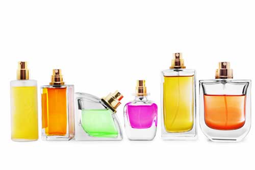 Sonhar com Perfume: Significados, Interpretação, Sonhos 3 em várias cores em vários frascos
