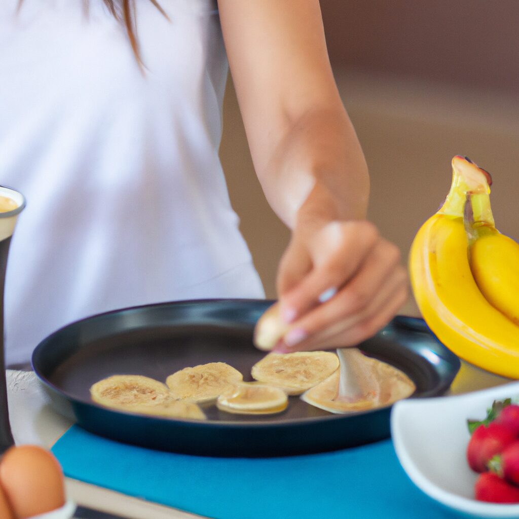 Carol Pimentel ensina a fazer panqueca de banana e ovos perfeita